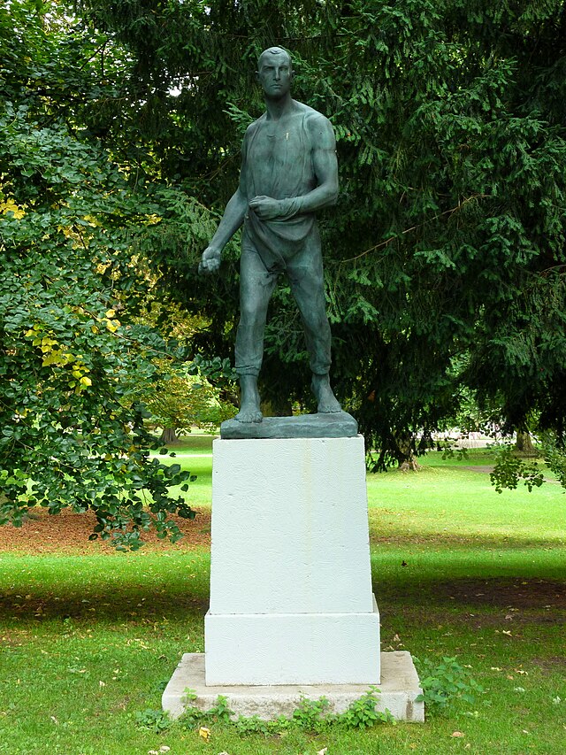 *** Leo Gans *** 640px-FFM_Guenthersburgpark_Saemann-Statue