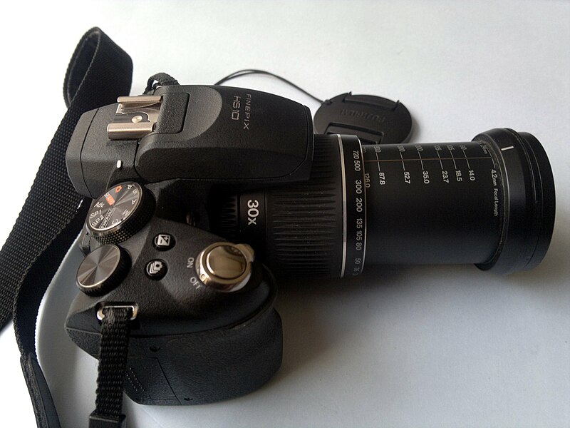 File:FinePix HS10 HS11 zoomed.jpg