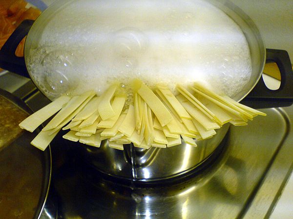 Boiling pasta