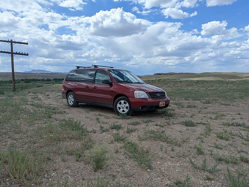 File:Ford Freestar parked outside Woodside, Utah.jpg