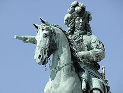 Fotothek-df ge 0000177-Reiterdenkmal König Ludwig XIV. im Schloss Innenhof.jpg