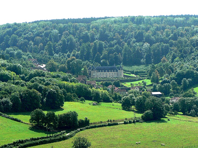 File:Fr21 Bussy rabutin vue depuis Bussy le-Grand P1290162.jpg