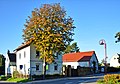 Wohnhaus mit Nebengebäude, Vorgarten-Einfriedung und Hofmauer mit Toreinfahrt