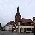 Göllheim, *vorne: Hauptstrasse 41: Wohn- und Geschäftshaus; spätklassizistischer Walmdachbau, bezeichnet 1847 *hinten: Hauptstraße 39: Rathaus; frühklassizistischer Mansardwalmdachbau, bezeichnet 1786, Architekt Johann Jost Sebastian, Dreisen; ortsbildprägend; auf dem Vorplatz klassizistischer Laufbrunnen, um 1830/40 *Turm: Klostergasse 2: Protestantische Pfarrkirche; spätgotischer Chorturm, 14. Jahrhundert, Obergeschoss und Haube um 1765/70,