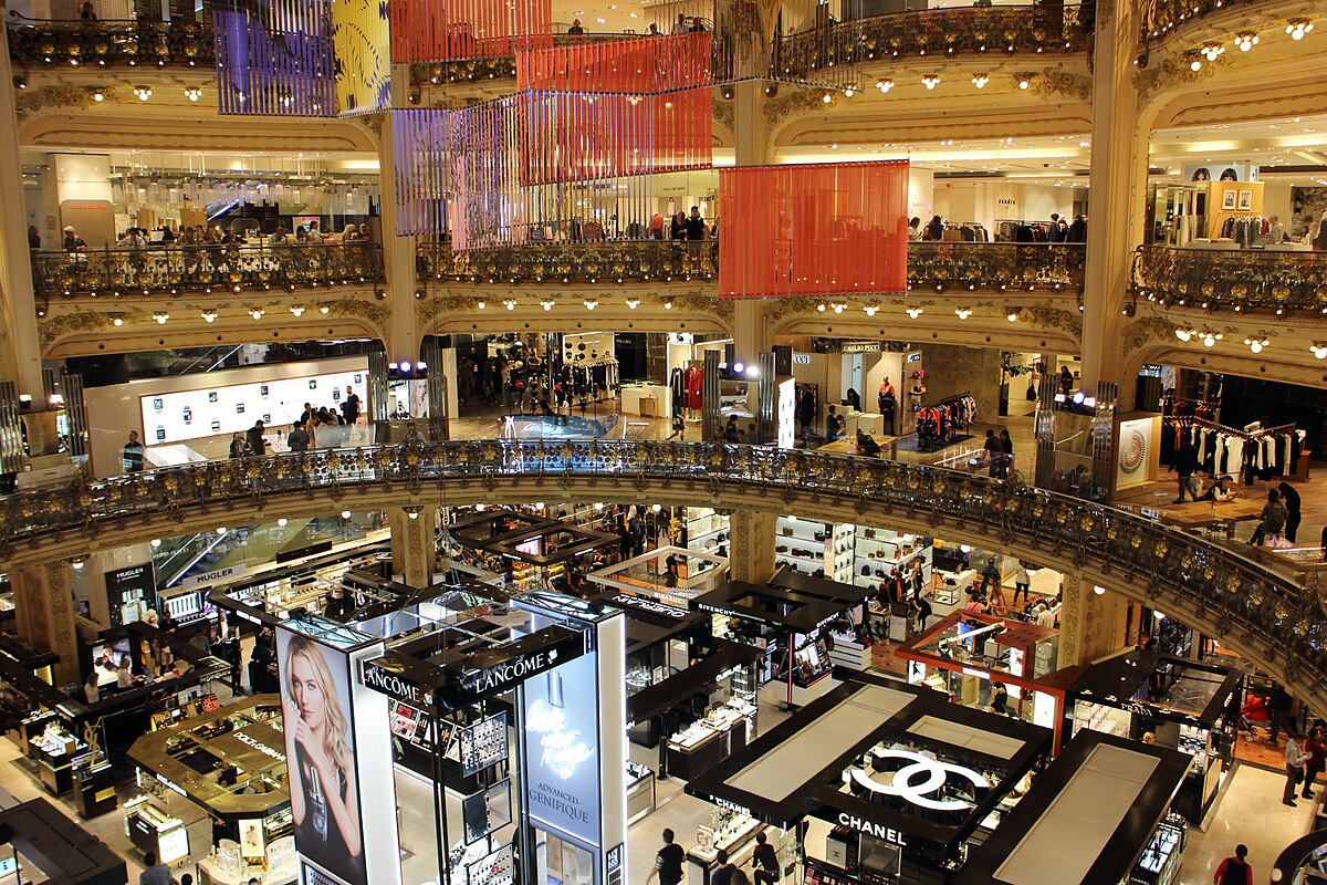 File:Intérieur Galeries Lafayette Champs-Élysées.jpg - Wikimedia Commons