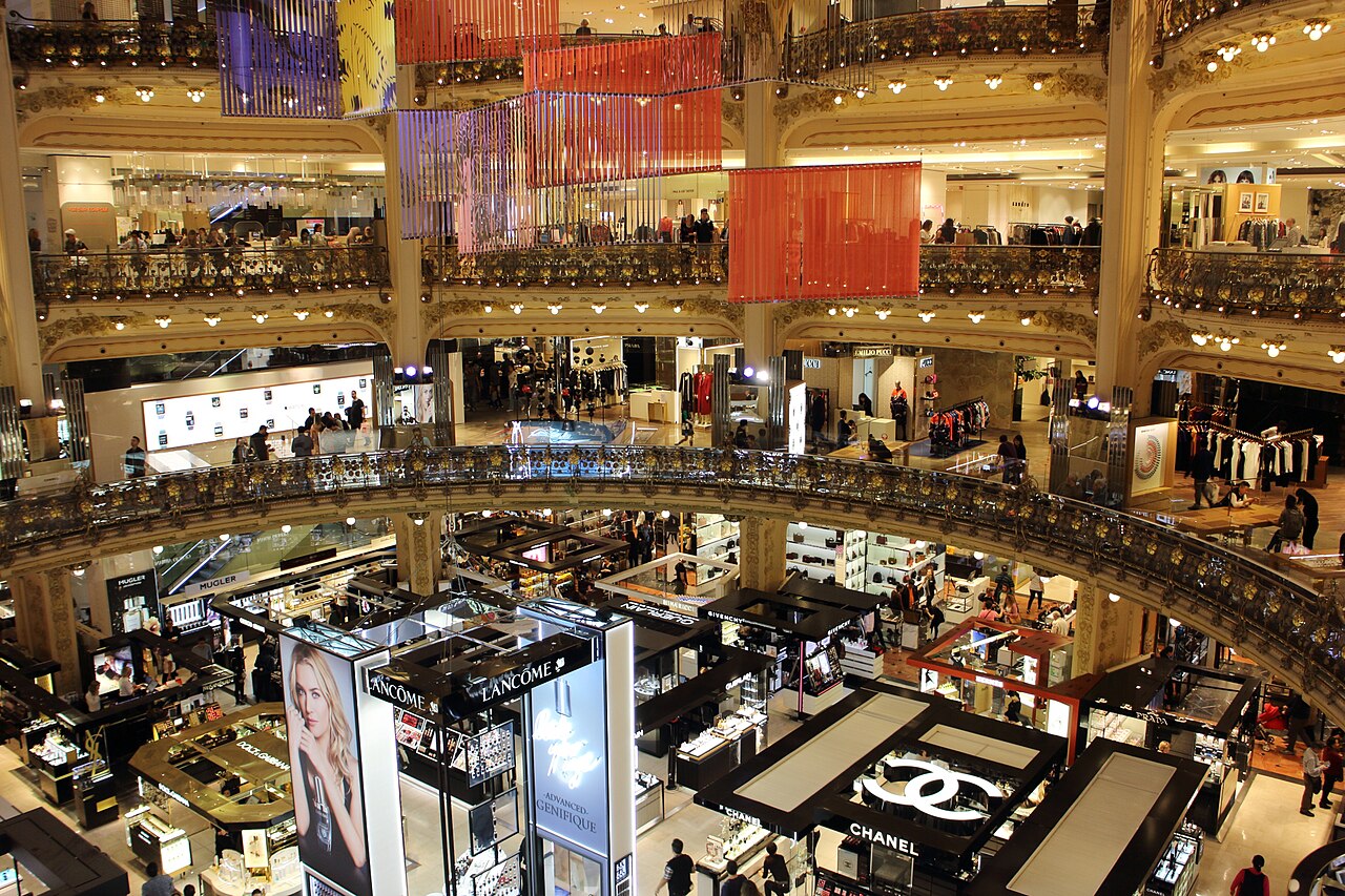 Galeries Lafayette Haussmann - Paris, France (HD) 