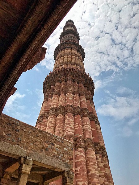 File:Game of perspectives ! One of my perspectives to the beautiful Qutub Minar.jpg