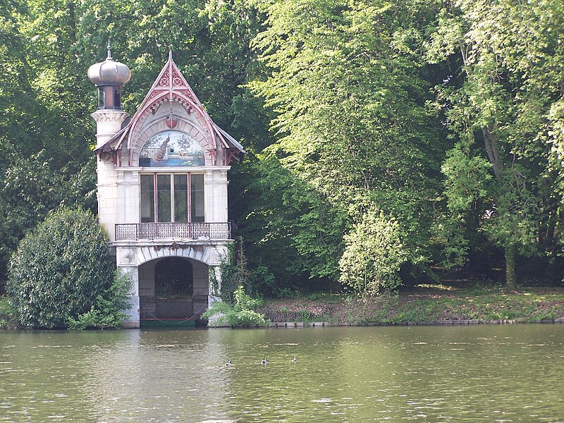 File:Garage à bateaux.jpg