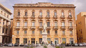 Garibaldi Statue Trapani.jpg