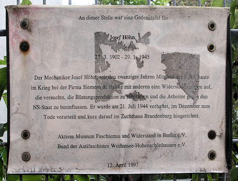 File:Gedenktafel Börnestr 20 (Weiß) Josef Höhn.jpg