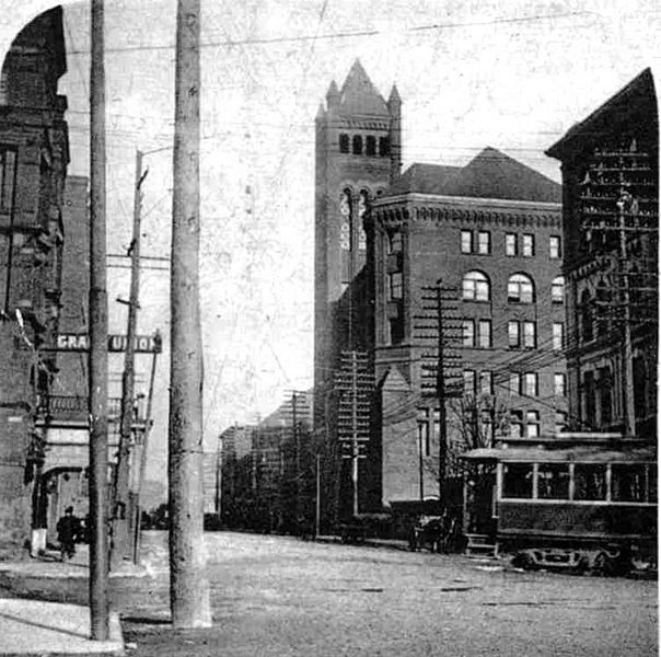 File:Grand Union streetcar depot on Front Street in Toronto.jpg