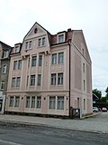 Apartment building in half-open development