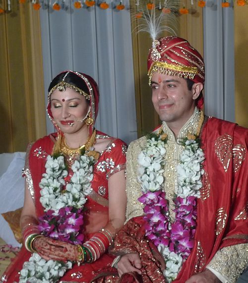 Indian Hindu wedding with the bride and groom in traditional dress.