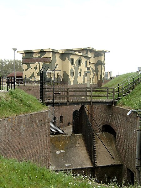 File:Hoek van holland fort ingang.jpg