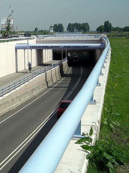 File:Houkesloot Aqueduct 06c.jpg