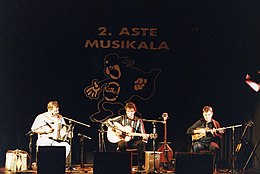II. aste musikaleko Hiru Truku taldearen kontzertua (96-360).jpg