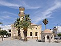 Die verfallene türkische Moschee mit dem restaurierten Minarett