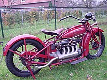 Het model 402 uit 1928 was een viercilinder, een erfenis van het door Indian overgenomen merk ACE