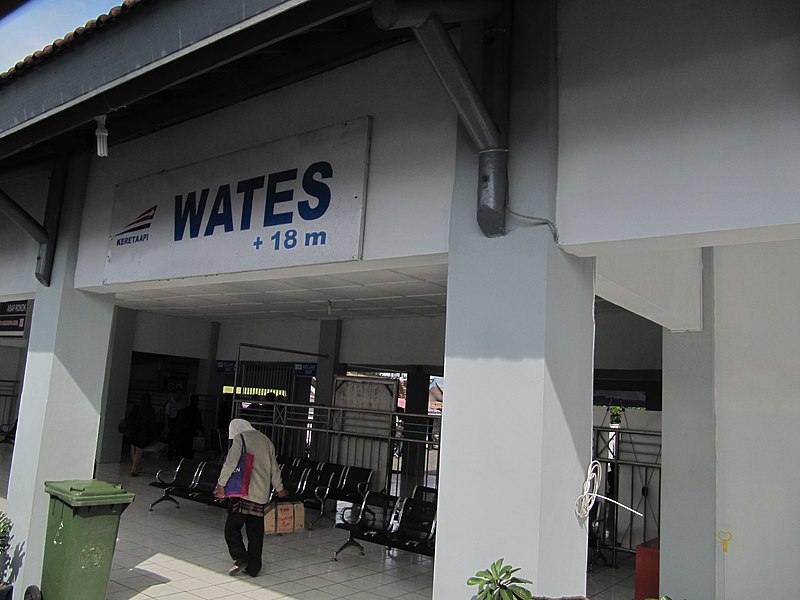 File:Indonesie 2013-05-26 station Wates.JPG