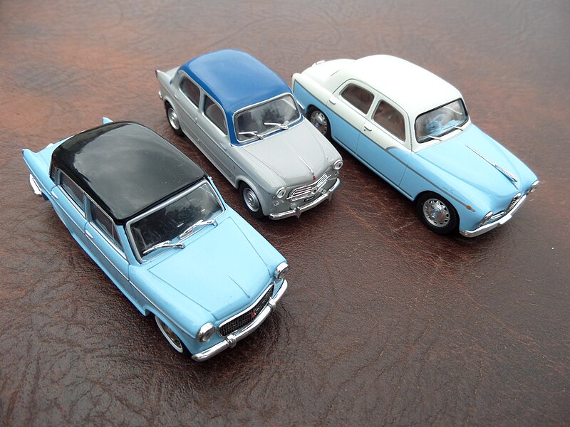 File:Italian Twotones- Alfa Romeo 1900 TI-Super- Fiat 1100 (2 versions) (14006813181).jpg