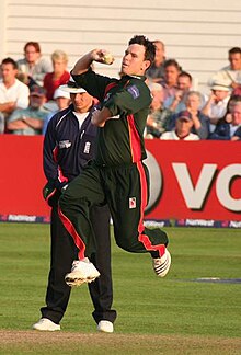 Jim Allenby in midflight, illustrating the position of the body during a delivery at the end of a run up, prior to bowling the ball. Jim Allenby 2007.jpg