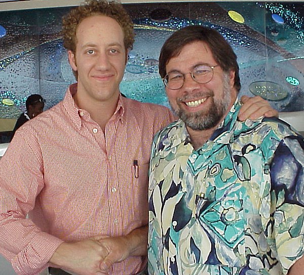Joey Slotnick (left) played Steve Wozniak (right) in the film.