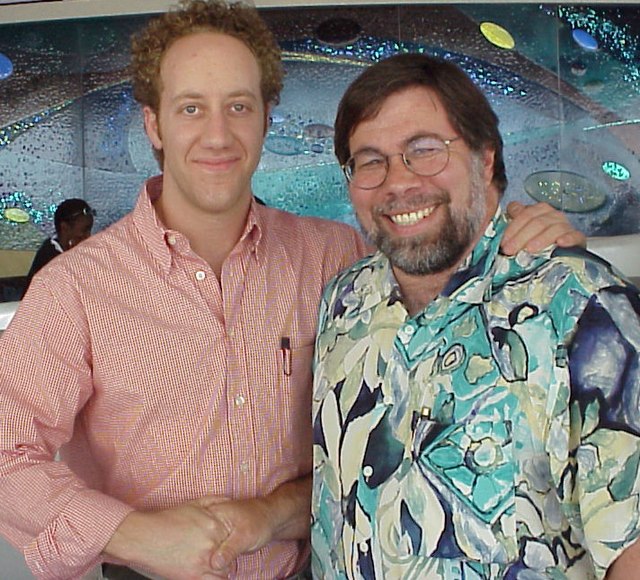 Joey Slotnick (left) played Steve Wozniak (right) in the film.