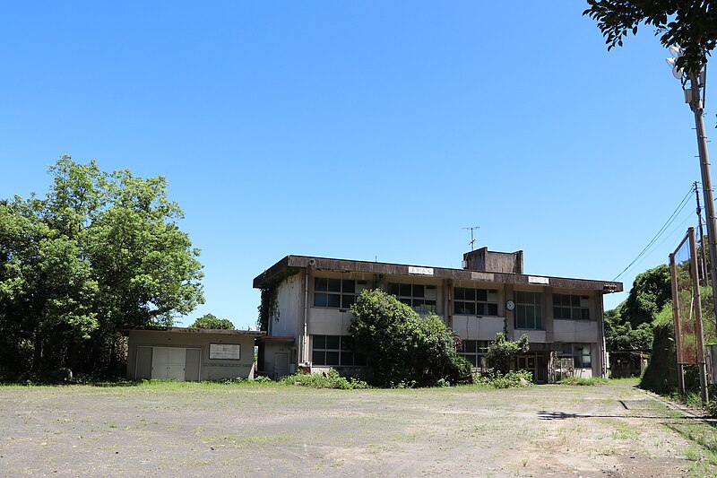 File:Kōmen Elementary School.jpg