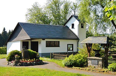 Kapelle in Mollseifen mit der alten Mollseifer Schulglocke von 1923 (im Glockenturm der Kapelle von 1971 1990) panoramio