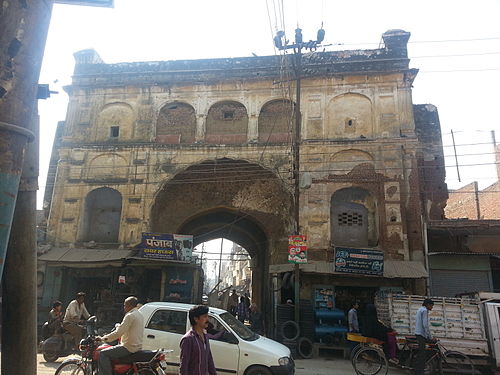 Khair nagar gate built by Nawab Khair Andesh Khan cambo in 1616 AD 2013-11-19 10-44.jpg