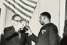 Nguza Karl-I-Bond toasting with United States Secretary of State Henry Kissinger in 1976 Kissinger and Nguza Karl-I-Bond toasting (1976-04-28)(A9606 NLGRF Gerald Ford Library).jpg