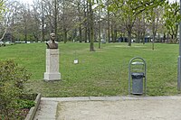 Charité Hospital Steglitz (Berlin-Lichterfelde) outdoor area.jpg