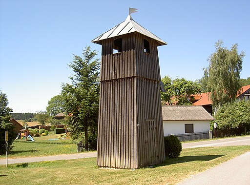 KonatsriedHölzernerGlockenturm