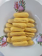 Kue sus kering di piring