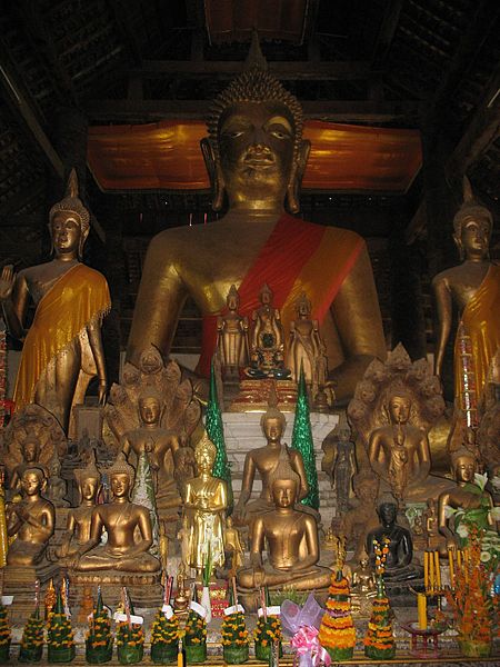 File:La-luang-wat-may.jpg