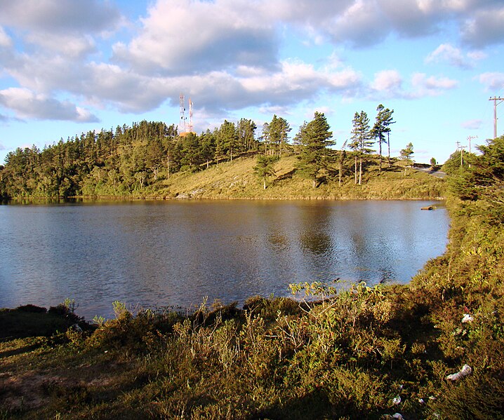 File:Lago do Pico do Itapeva (3843236064).jpg