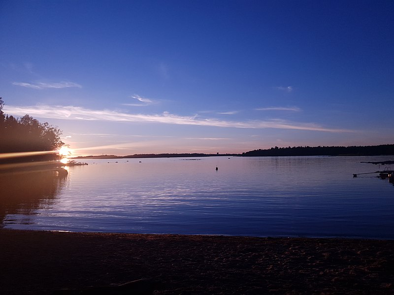 File:Lauttasaari Stunishing Sunset.jpg