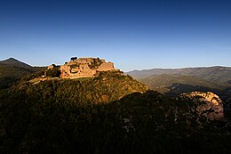 O Château de Termes dominante les Hautes-Corbières et la pista du Terminet.jpg