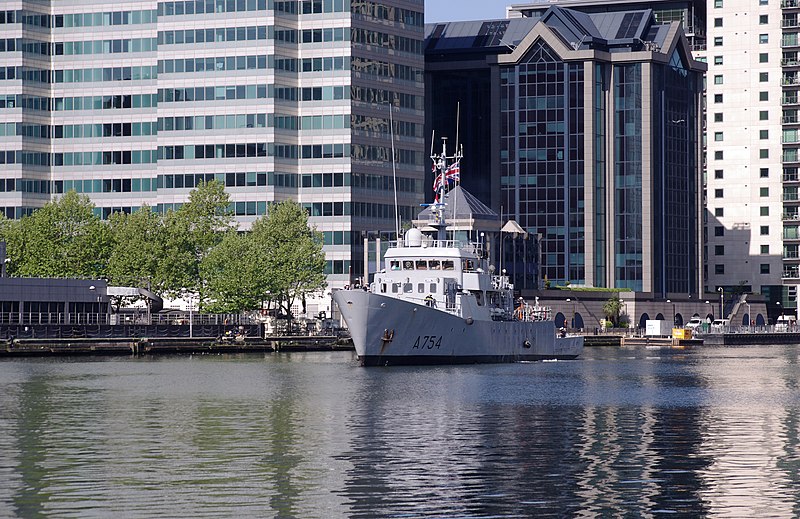 File:London MMB «34 City Canal.jpg