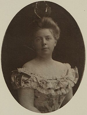 Louise Evelina (du Pont) Crowninshield, 1877-1958.jpg