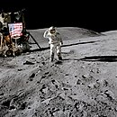 Чарлс Дјук салутира на Месецу, 1972. године