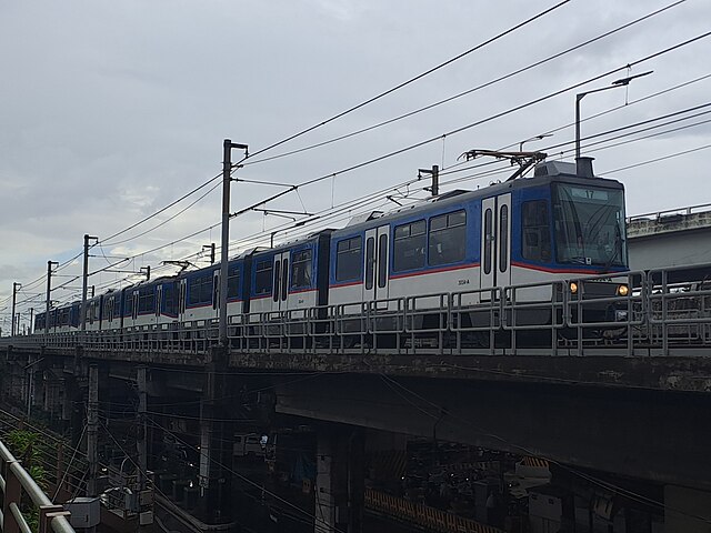 An MRTC 3000 class train passing the Ortigas Interchange in October 2023