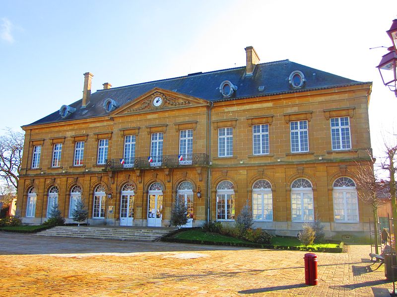 File:Mairie Etain.JPG