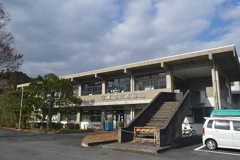 File:Maniwa City Katsuyama Library exterior ac.jpg