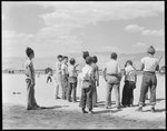 Internerade japansk-amerikanska barn på lägret i Manzanar i Kalifornien.