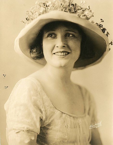 File:Marguerite Zender, stage actress (SAYRE 11802).jpg