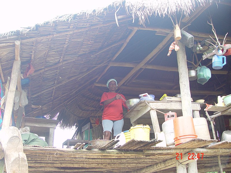 File:Maribeth is cooking - panoramio.jpg