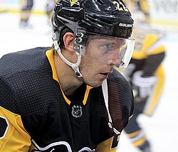 Matt Hunwick 3 2017-10-04. jpg