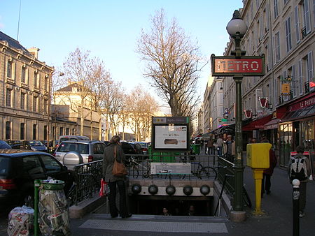 Metro 1 Reuilly - Diderot ext.JPG