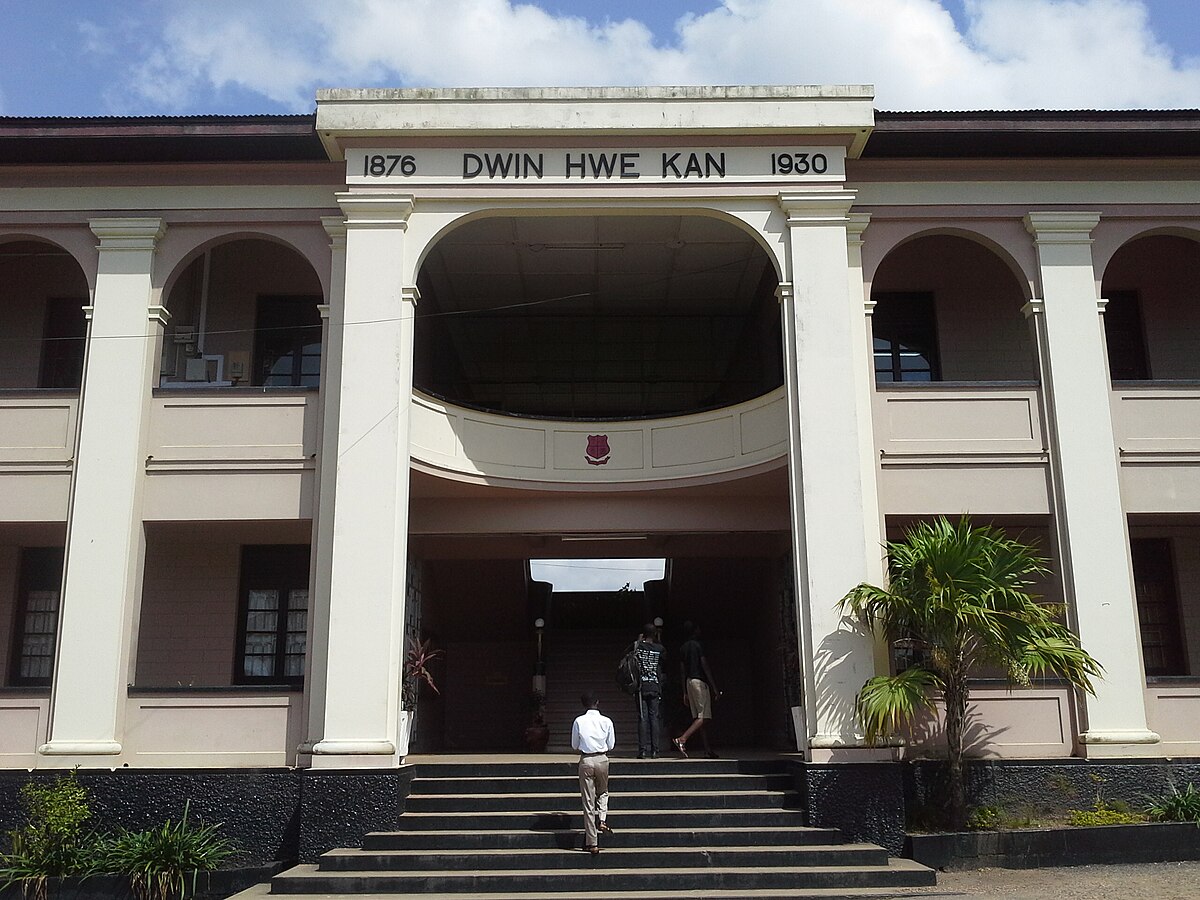 School 07 com. Mfantsipim Methodist School in Cape Coast. Mfantsipim old School Gate.